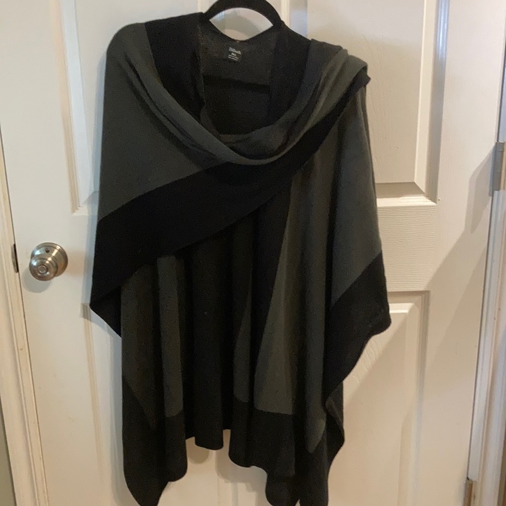 Dillards One Size shawl